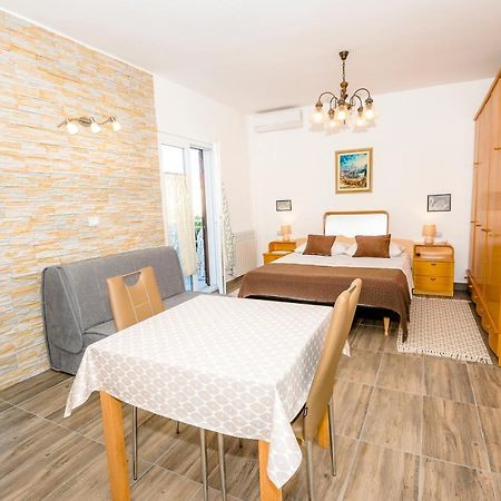 Guest House Ab Adria Home روفينج المظهر الخارجي الصورة