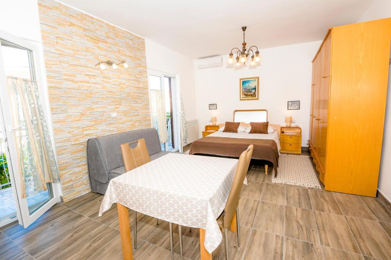 Guest House Ab Adria Home روفينج المظهر الخارجي الصورة