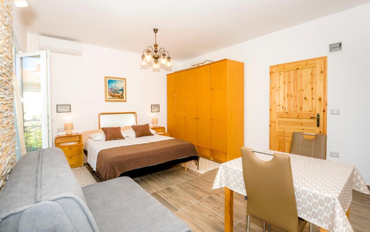 Guest House Ab Adria Home روفينج المظهر الخارجي الصورة