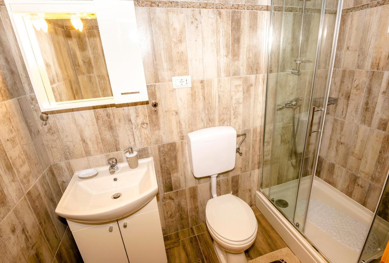 Guest House Ab Adria Home روفينج المظهر الخارجي الصورة
