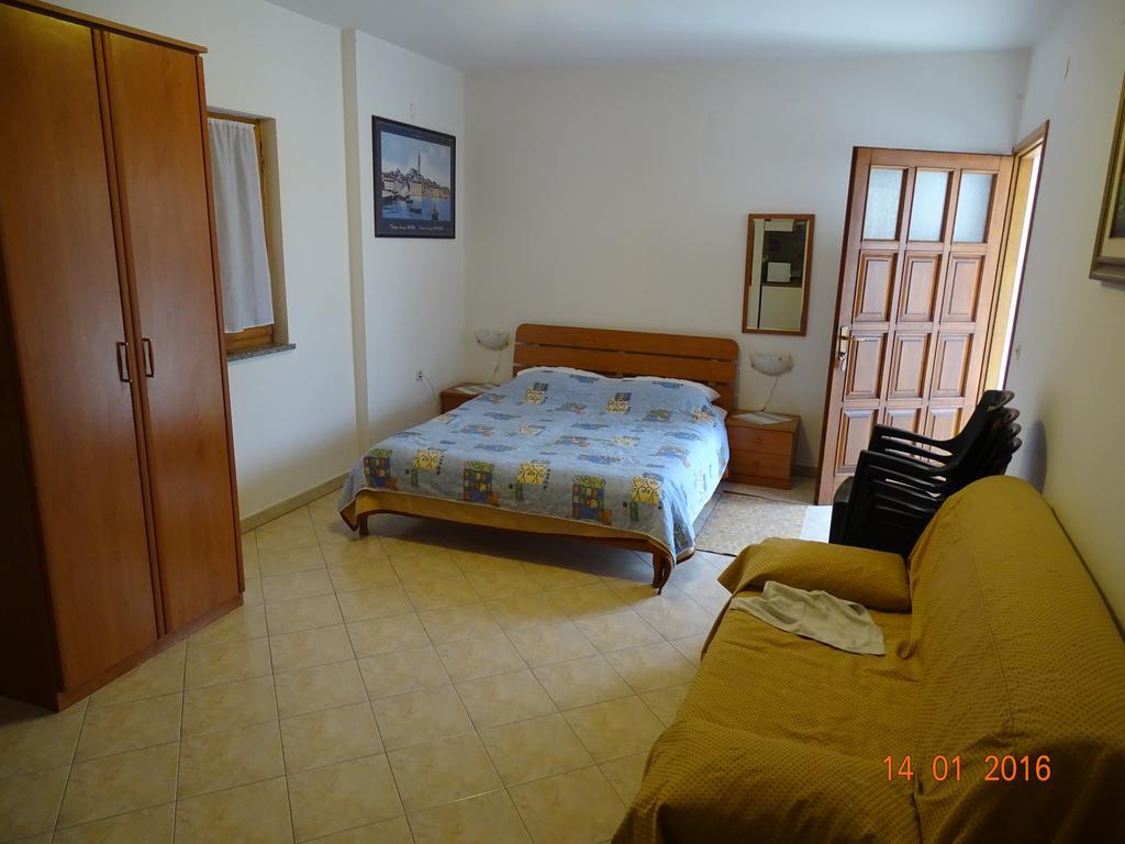 Guest House Ab Adria Home روفينج الغرفة الصورة