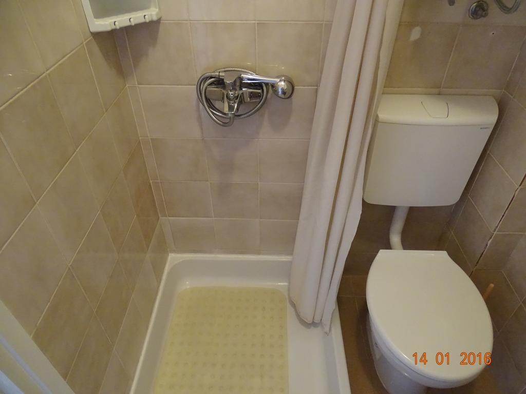 Guest House Ab Adria Home روفينج الغرفة الصورة